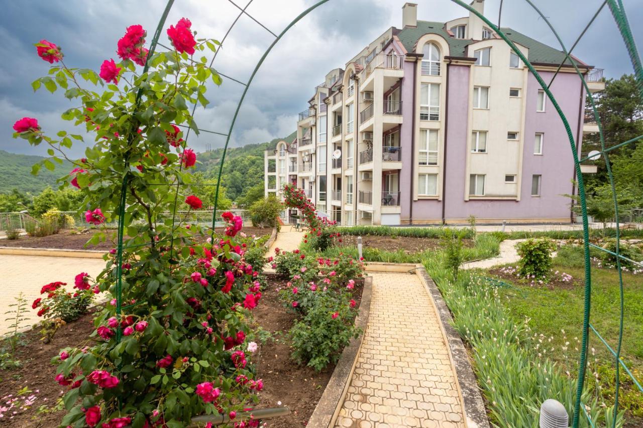 Апартамент Славея Kavarna Exterior foto