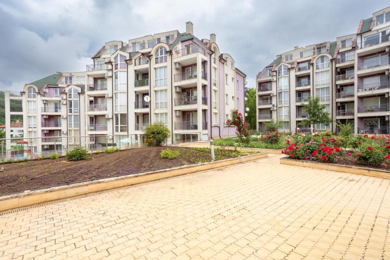 Апартамент Славея Kavarna Exterior foto