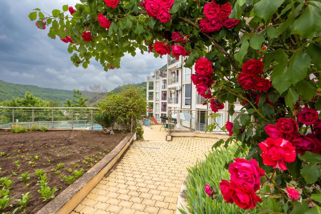 Апартамент Славея Kavarna Exterior foto