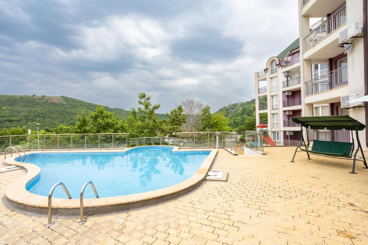 Апартамент Славея Kavarna Exterior foto